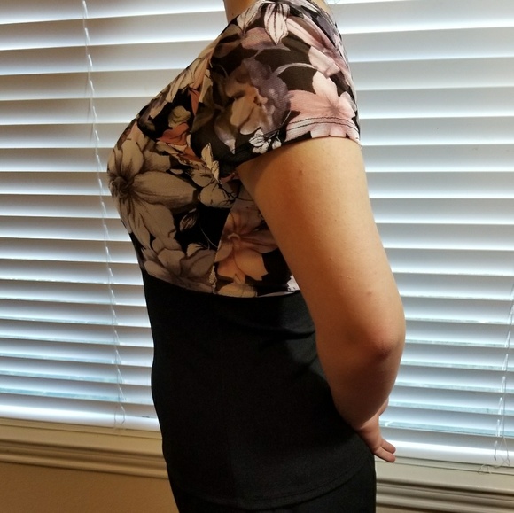❤❤SALE❤❤ Floral Blouse - Picture 5 of 6